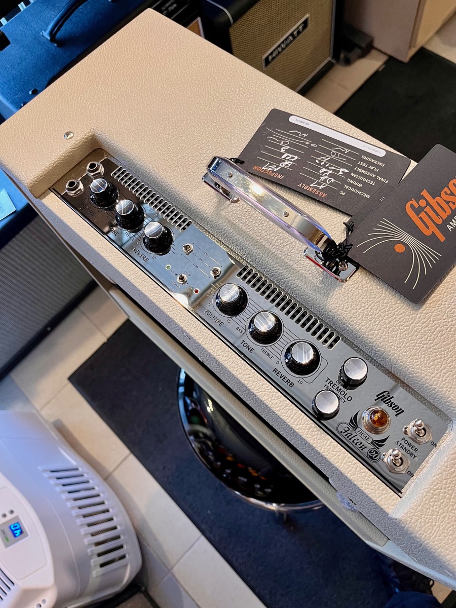 Gibson Gibson Dual Falcon 2 x 10-inch Tube Combo Amplifier - Reverb, Trem - Guitars