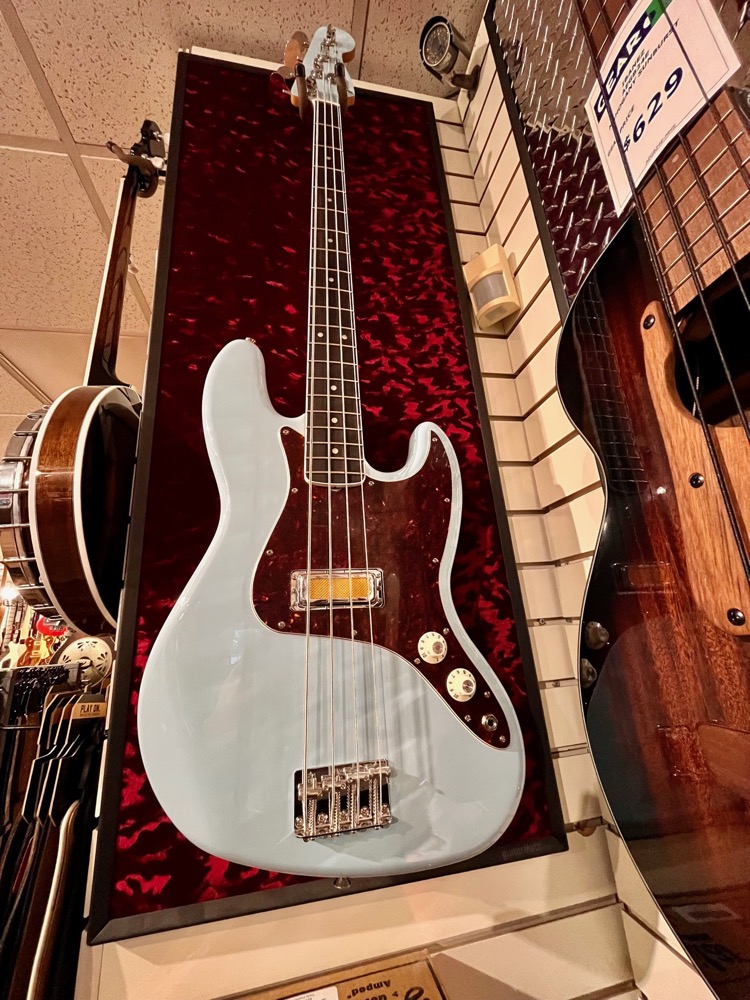 Fender Fender Gold Foil Jazz Bass In Sonic Blue w/Bag - Basses