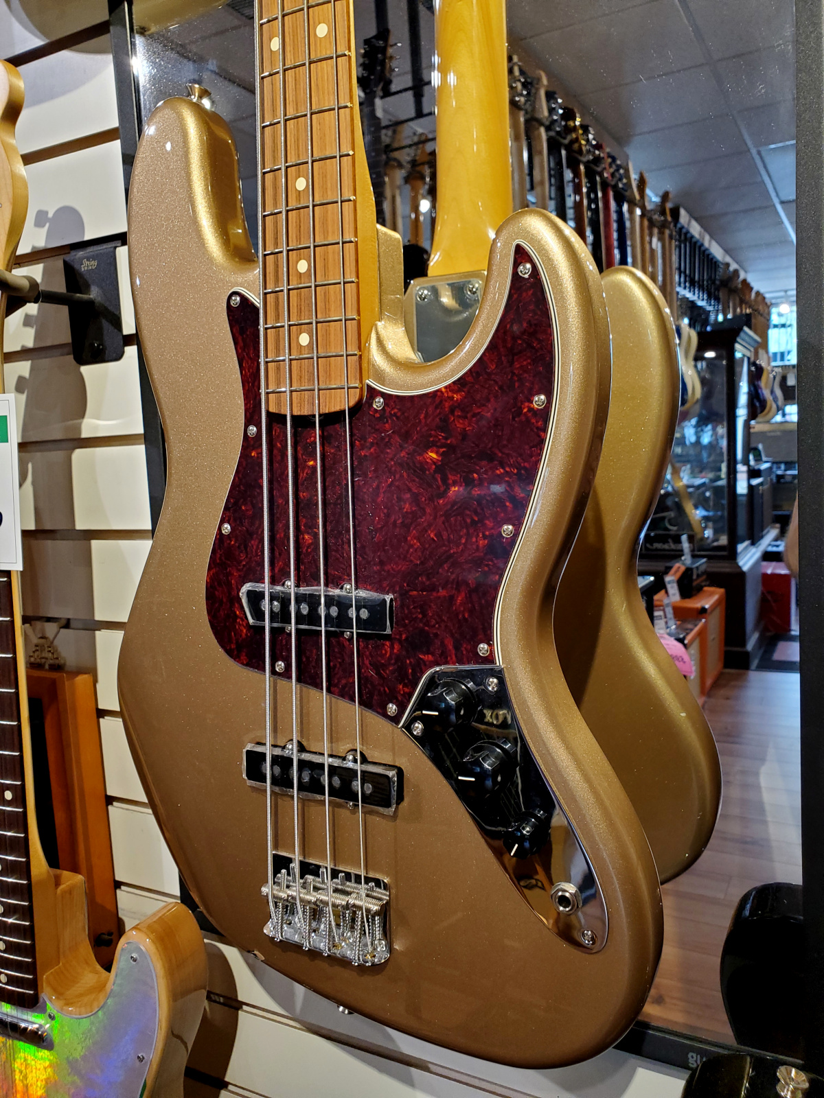 Fender USED Fender Vintera 60's Jazz Bass In Firemist Gold - Basses