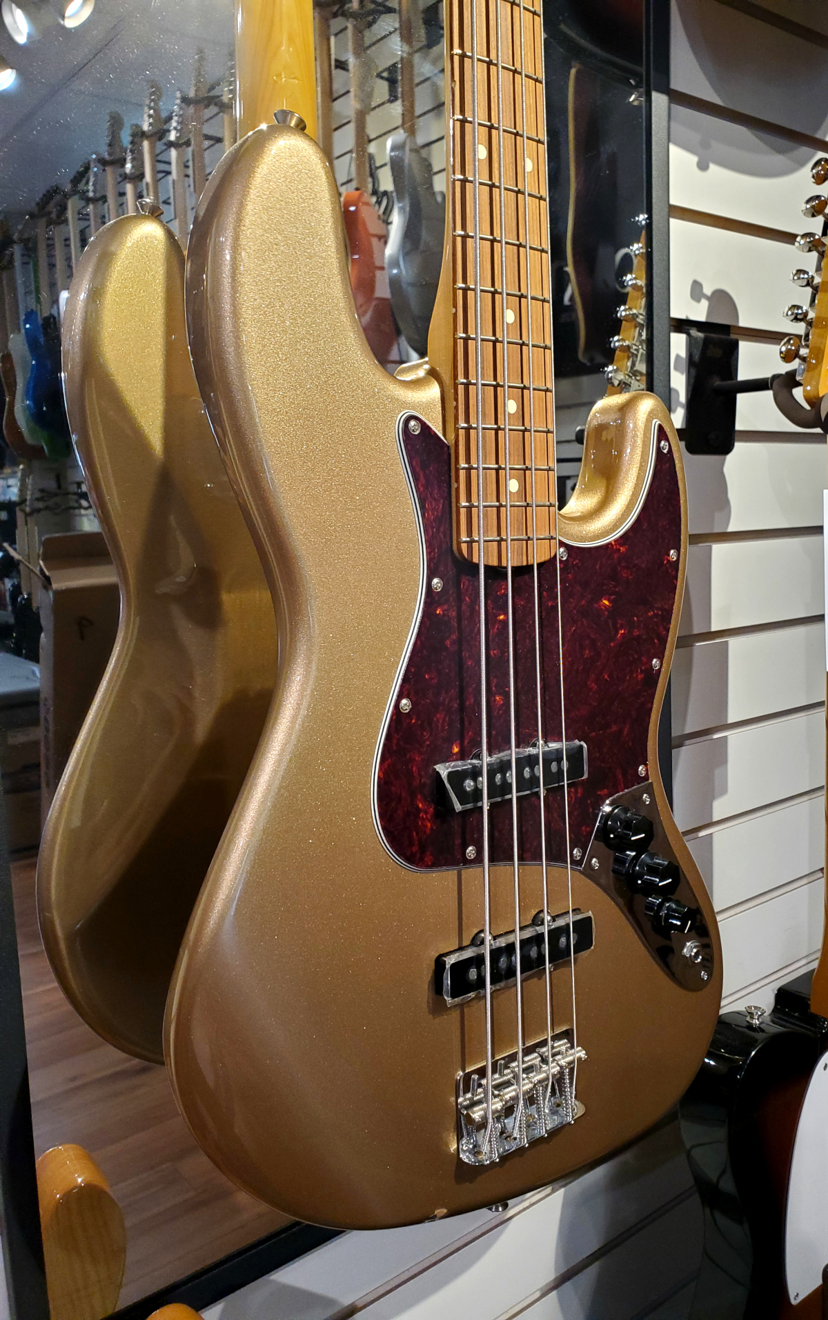 Fender USED Fender Vintera 60's Jazz Bass In Firemist Gold - Basses