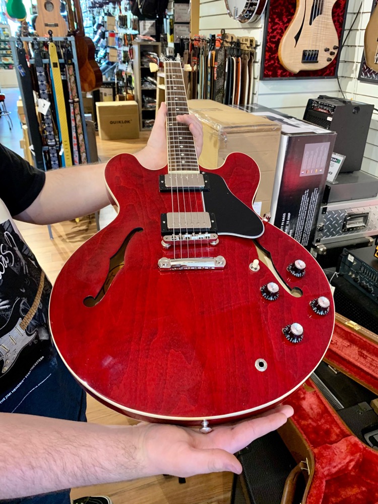 Gibson Gibson ES-335 DOT Sixties Semi Hollow In Cherry with Hardshell Case - Guitars