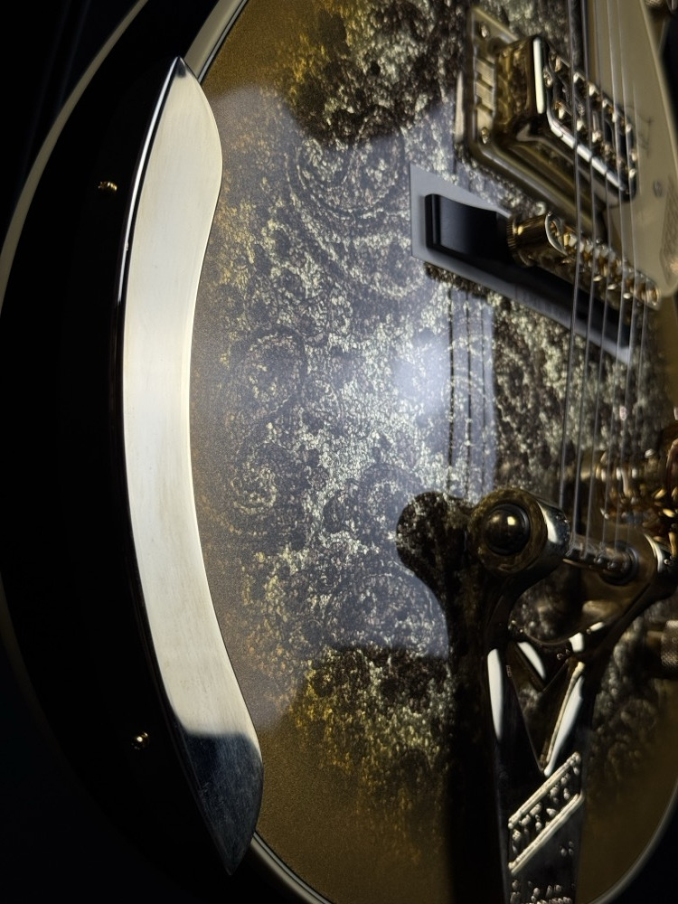 Gretsch Gretsch G6134TG Limited Edition Paisley Penguin - Gold Paisley - Guitars