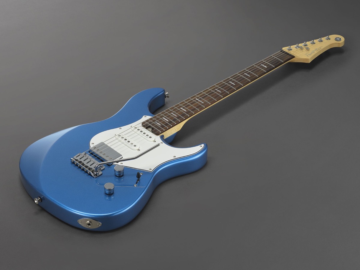 Yamaha Yamaha Pacifica Professional, Made In Japan, Sparkle Blue, Hardshell Case - Guitars