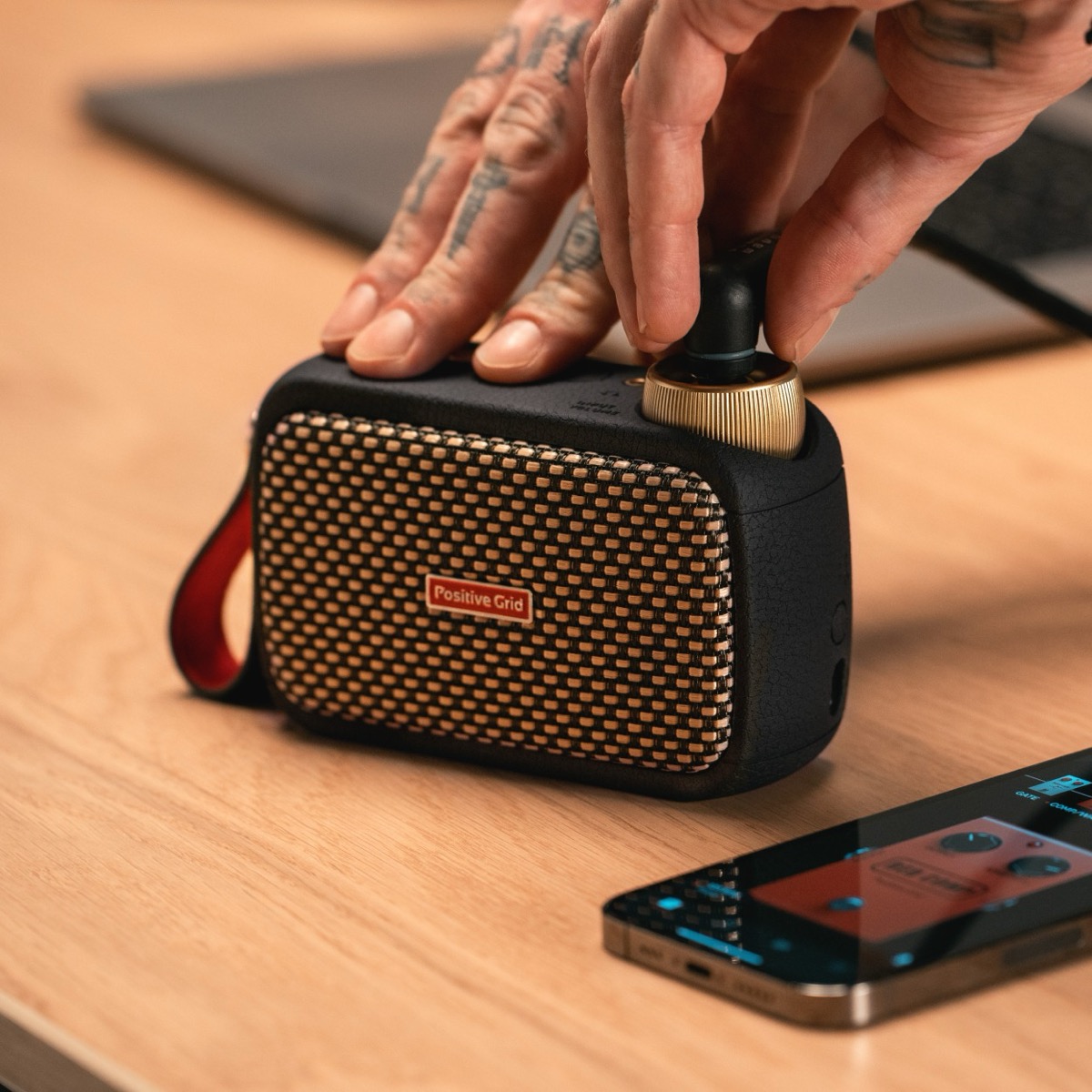 Positive Grid Positive Grid Spark GO Ultra-portable Smart Guitar Amp, Bluetooth Speaker, Black - Guitars
