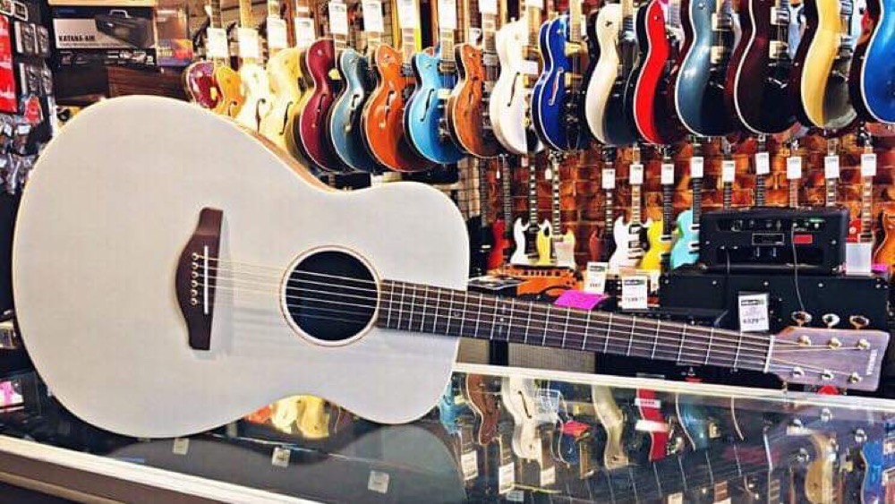 Yamaha Yamaha Storia I Solid Spruce Top in Off-White - Guitars