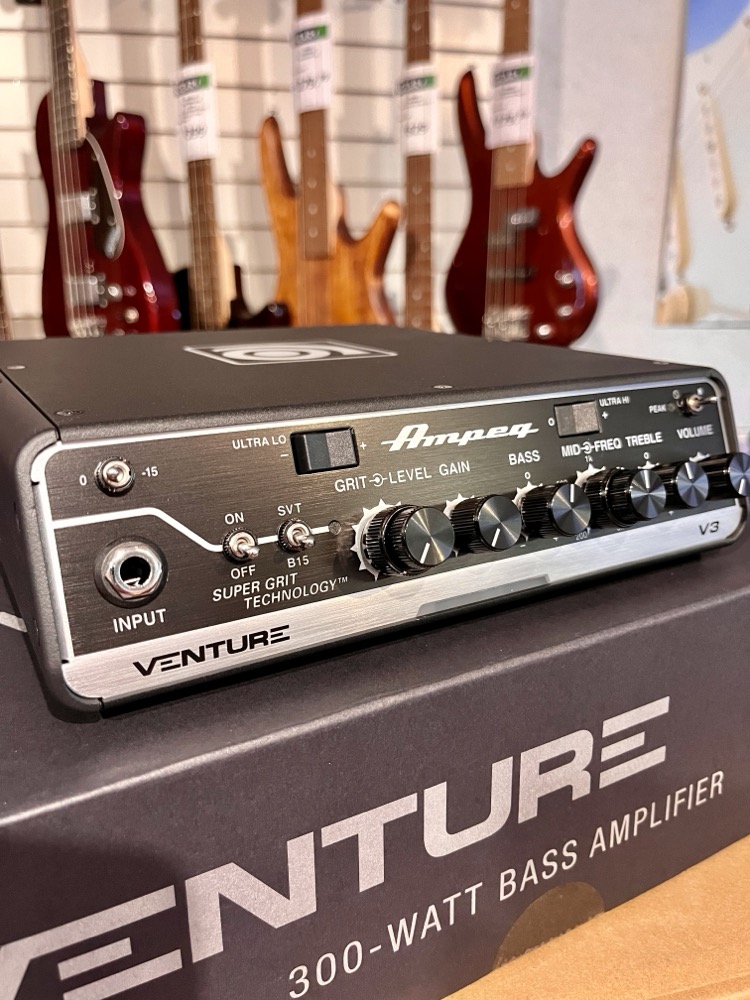 Ampeg Ampeg Venture V3 300 Watt Bass Head - Basses