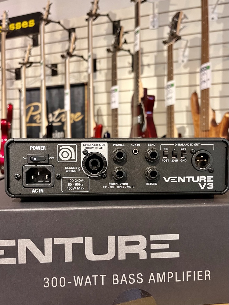 Ampeg Ampeg Venture V3 300 Watt Bass Head - Basses