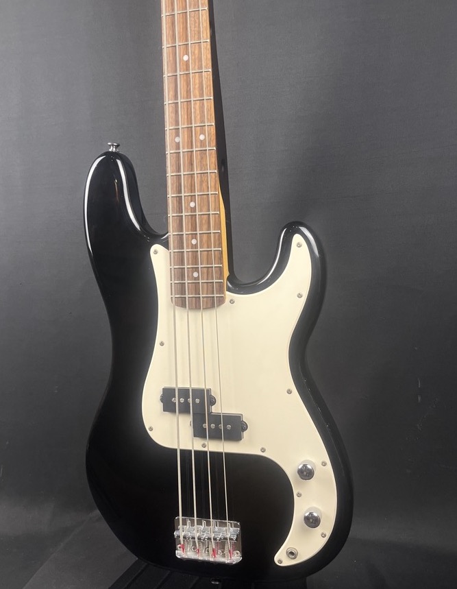 Squier USED Squier Affinity P-Bass Black w/bag - CONSIGNMENT - Used
