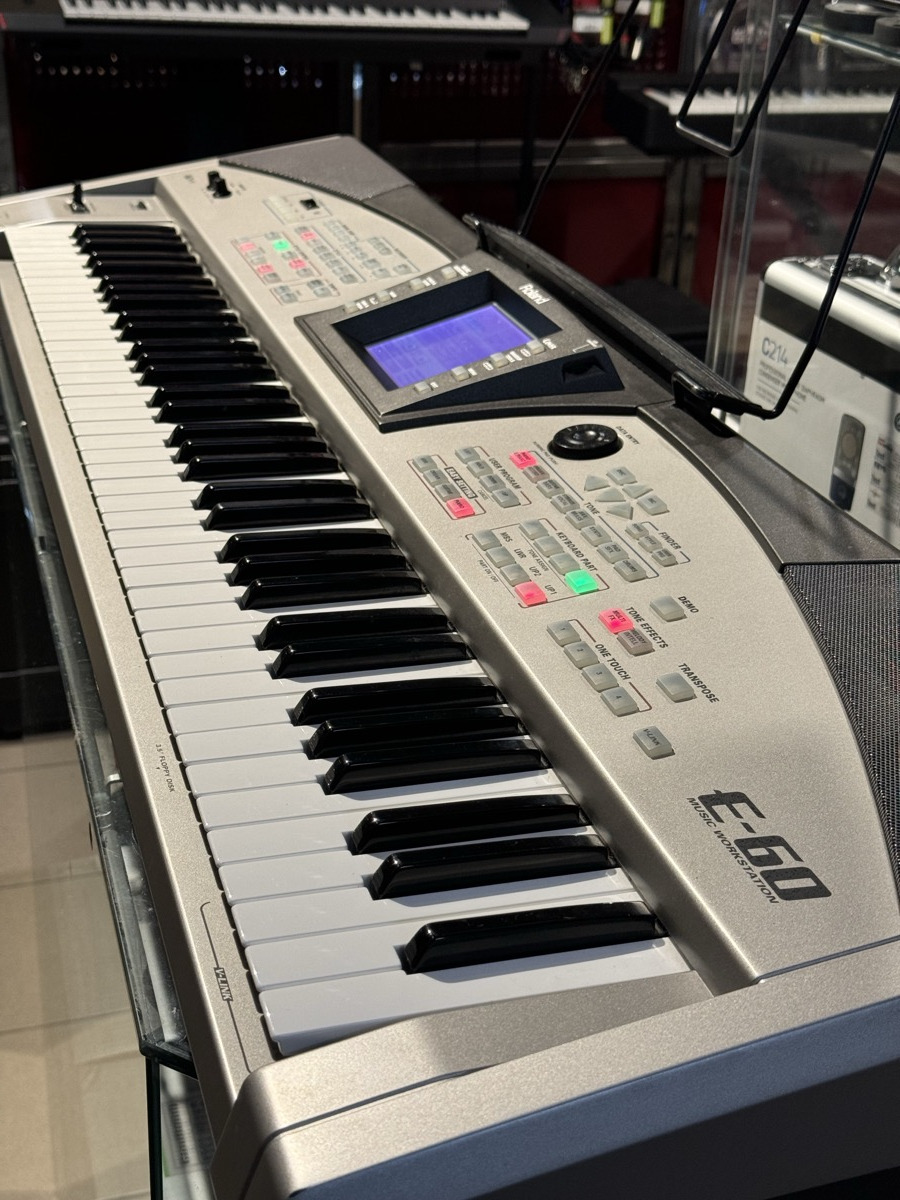 Roland USED Roland E-60 76 Key Arranger Workstation - Used