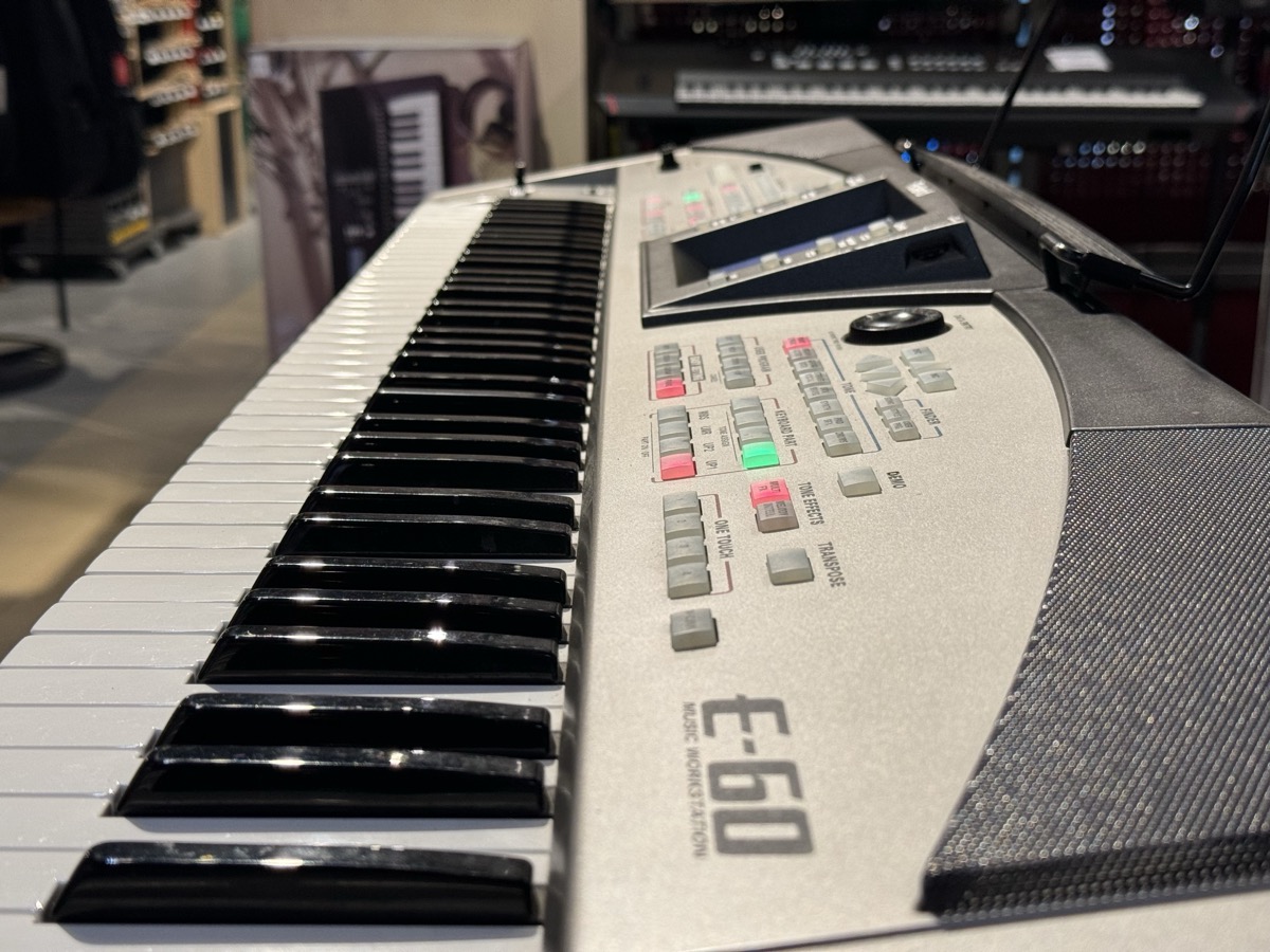 Roland USED Roland E-60 76 Key Arranger Workstation - Used