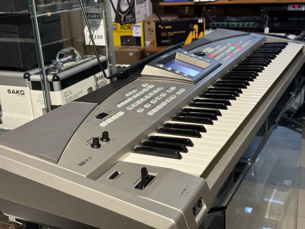 Roland USED Roland E-60 76 Key Arranger Workstation - Used