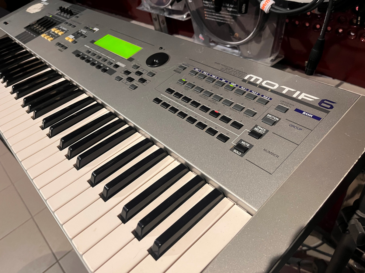 Yamaha USED Yamaha Motif 6 Production Synthesizer - CONSIGNMENT - Used