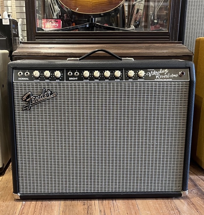 USED Fender Custom Vibrolux  Reverb w/Cover & FTSW