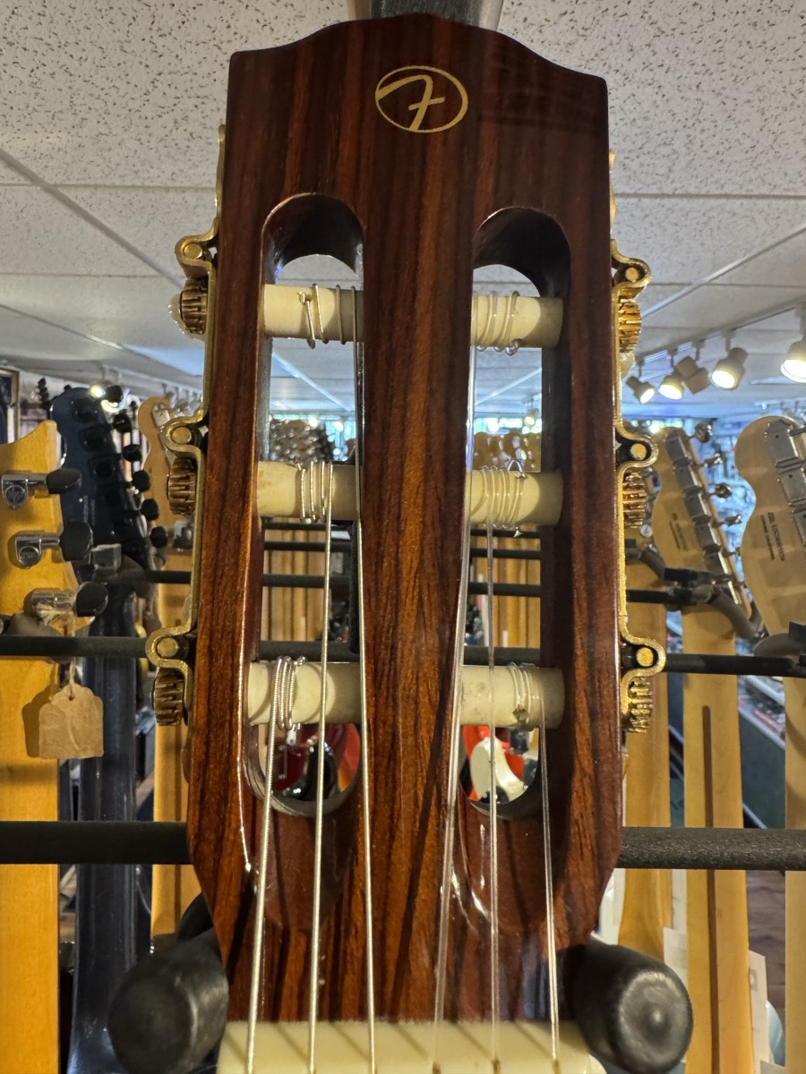 Fender USED Fender CG-24SCE Classical, Solid Cedar Top, Fishman PU, MIK - Used