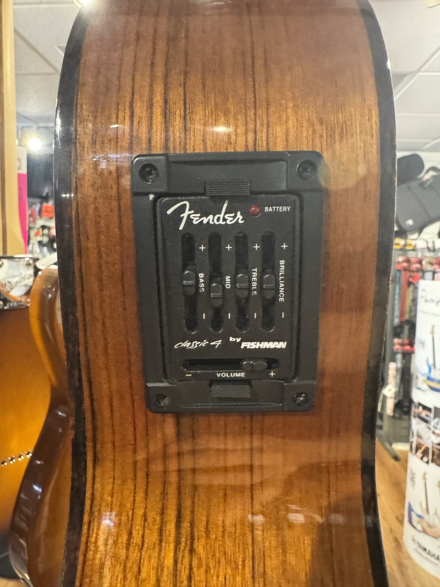 Fender USED Fender CG-24SCE Classical, Solid Cedar Top, Fishman PU, MIK - Used