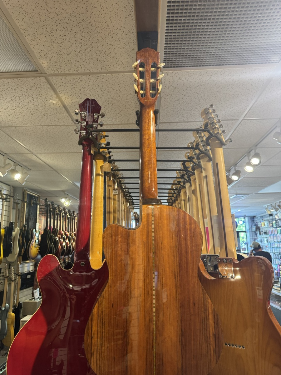 Fender USED Fender CG-24SCE Classical, Solid Cedar Top, Fishman PU, MIK - Used