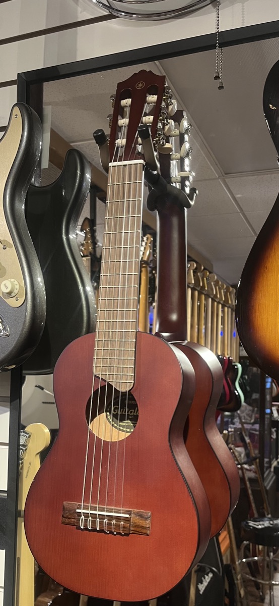 USED Yamaha GL-1 Guitalele 6 String Ukulele w/bag