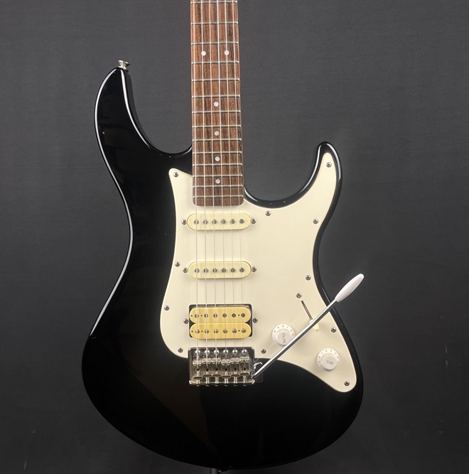 Yamaha USED Yamaha Pacifica 012 Black - Used