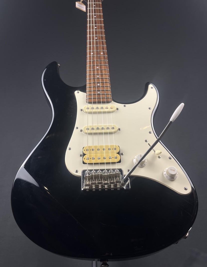 Yamaha USED Yamaha Pacifica 012 Black - Used