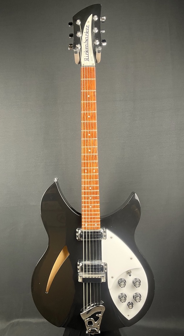 USED Rickenbacker 2003 330 Jet Glo Black w/Case